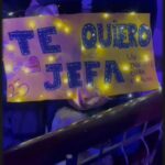 Malú Instagram – Benidorm!!!!! Q gran nocheeeeeee!!!
Gracias por acompañarnos en esta gira tan bonita y especial… Sigamos celebrando juntos!!!! Ganas de más!!!! 🤟🏼🤟🏼🤟🏼