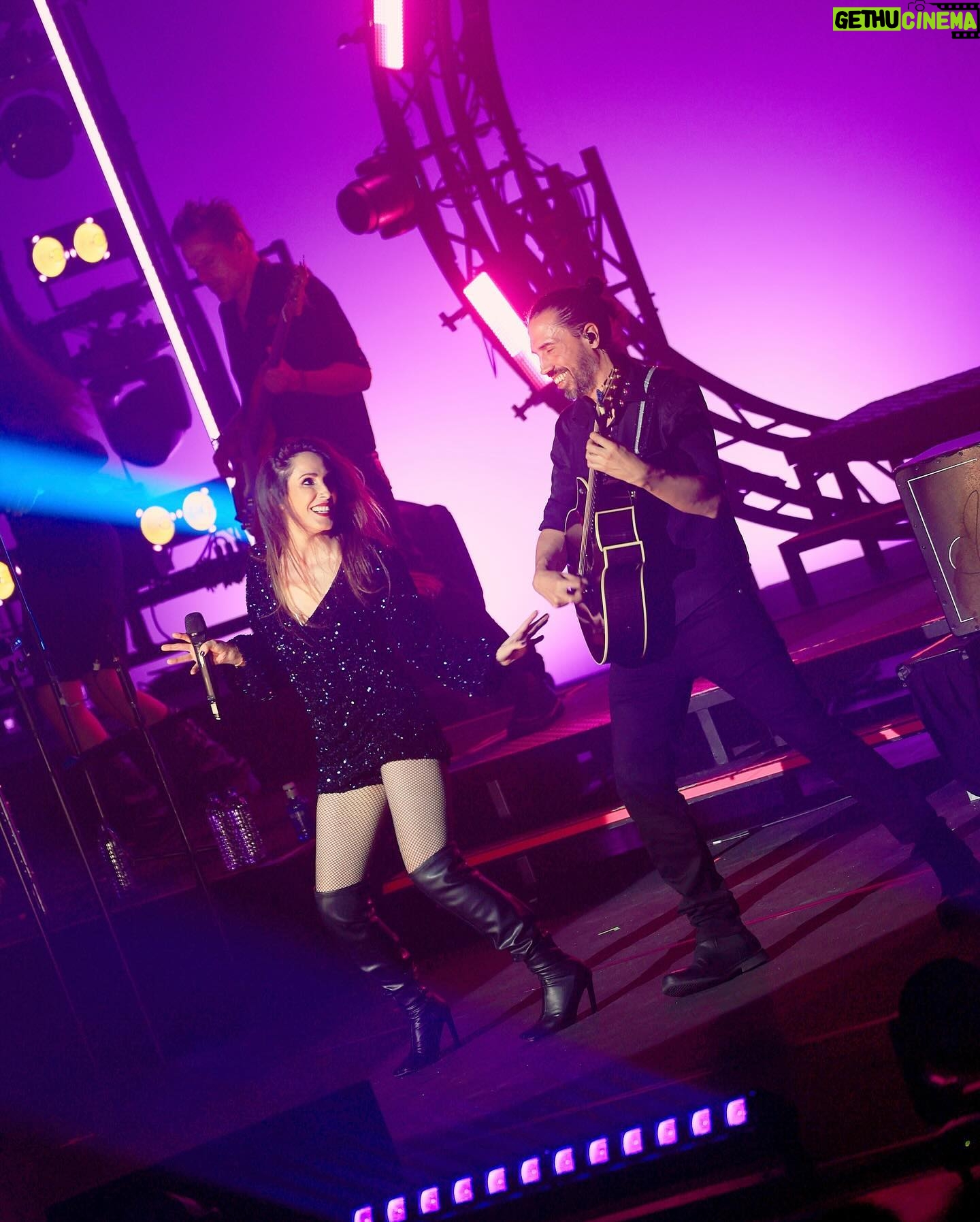 Malú Instagram - Pamplona!!! Millones de gracias una vez más por tanto amor, tanta entrega y tanto cariño!!! Me vuelvo feliz!!!! 🤟🏼🤟🏼🤟🏼🤟🏼❤️❤️❤️❤️