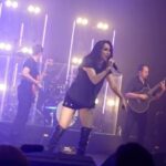 Malú Instagram - Vigo!!!! Otra noche inolvidable a vuestro lado!!!! Gracias por acompañarnos… por hacernos disfrutar y también emocionarnos… de corazón millones de gracias 🤟🏼🤟🏼🤟🏼