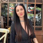 Mala Rodríguez Instagram - Nací en Jerez de la Frontera y vengo de una familia humilde, mi mamá me tuvo sola con 17 y me enseñó que nada es imposible, pintaba trenes cuando era menor y me gustaba escribir letras, me encantaba correr, el fútbol y montar en bicicleta, me fui de casa a los 19, me enamore con 22, fui madre con 24, y los crie sola a los dos, este mundo no es fácil si eres una mujer valiente pero no hay tiempo para llorar ni para dejarse vencer. Muchas veces pensé en dejarlo y no sentir culpa pero la música siempre me hacía tanto bien… siempre me hizo mejor ademas el dinero no llena, necesitamos mucho más que llenar solo la nevera. Yo soy espiritual y creo en Dios y creo en dar y me jode que la gente no pille que podemos estar mal, pasando por algo dificil y no se pare a pensar que con una simple sonrisa todo puede cambiar 🤍