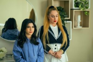 Malak Abu Zaid Instagram - -
انتهت قصة رنا في مسلسل #منت_رايق 🥹

شكرا لكم جميعاً من القلب لكل كاست العمل ، عشت معاكم احلى الكواليس بهذا العمل الممتع والخفيف وايد عالقلب ، كل الحب والشكر لمخرجتنا استاذه نهله @nahlaalfahad مشكوره على طاقتج الايجابيه ولانج كنتي دايما حريصه على نفسية الممثل وتهيئة الاجواء للمثليين باللوكيشن 

واشكر مؤلفتنا المبدعه @monaalnoofli على هالقصه الحلوه ورسمج لشخصية رنا الي وايد كانت قريبه مني وشكرا للمنتج الراقي الاستاذ يوسف الغيث @yousifalghaith  على انتاج هذا العمل المميز 

واكييييد لازم اشكر اختي ميوش @shaymaa_sulaiman الي كانت صج تعطينا من روحها الحلوه وتشجيعج لي ورا كل مشهد يااطيب اخت بالدنيا 

وخالتي شيوخ @mays.gumir اجمل خاله بالدنيا شكرا لانج كنتي السبب الرئيسي لرسم الضحكه بكل مشهد يااكثر وحده تساعدني بتنفيذ خططي🫣

شمردل عاد ( شمشون ) @abdulaziz.k.alnassar شكرا على خفة دمك ولانك بالصج كلش مو شمردلاوي 😂 ، وايد احب طاقتك وقطاتك علي

عمي عادل @shehab_hajjeya هذي مو اول مره نشتغل مع بعض وبكل عمل نشتغل فيه مع بعض اتعلم منك اكثر واكثر ، وايد احبك واحب الشغل معاك 

وليد @moe.kaz سوري على المقلب 🫣 ، وشكرا لانك كنت صديق لي واكثر واحد تشجعني ، الله يعلم شكثر اعزك وشكثر احب الشغل معاك 🫶🏻

ماانسى بوسعيد الي كله يصيدني وانا اسوي حركات غريبه ويصورني شكرا لك على لقطاتك الحلوه 🫶🏻 @azizalkhudhair 

واشكر باجي الممثلين الي ماالتقيت معاهم بمشاهد المسلسل ولكن انتوا ابدعتوا وشكرا على جهودكم 🫶🏻