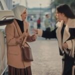 Malak Abu Zaid Instagram - شالحل مع هالفجر ؟😂 مع ملح اللوكشن كله امووووونتي @emanfn ♥️♥️ مسلسل #بعد_غيابك_عني شركة ⁧‫#دريم_بيكتشرز‬⁩ للانتاج الفني والدعاية والاعلان تقدم ‏مسلسل ⁧‫#بعد_غيابك_عني‬⁩ قريباً في ⁧‫#رمضان ‬⁩ ‏بطولة ‏⁧‫#الهام_الفضاله‬⁩ ‏⁧‫#تركي_اليوسف‬⁩ ‏⁧‫#شهاب_جوهر‬⁩ ‏⁧‫#مرام_البلوشي‬⁩ ‏⁧‫#شهد_سلمان‬⁩ ‏⁧‫#في_الشرقاوي‬⁩ ‏⁧‫#عبدالله_عبدالرضا‬⁩ ‏⁧‫#ايمان_فيصل‬⁩ ‏⁧‫#روان_العلي‬⁩ ‏⁧‫#سلطان_الفرج‬⁩ ‏⁧‫#شبنم_خان‬⁩ ‏⁧‫#علي_محسن‬⁩ ‏⁧‫#محمد_الجلاد‬⁩ ‏⁧‫#شملان_العميري‬⁩ ‏⁧‫#ملك_ابو _زيد ‏⁧‫#شوق_العنزي‬⁩ ‏⁧‫#أسيل_العلي‬⁩ ‏⁧‫#لما‬⁩ ‏تأليف ⁧‫#علياء_الكاظمي‬⁩ ‏اخراج ⁧‫#سائد_الهواري‬⁩ ‏انتاج ⁧‫#دريم_بيكتشرز‬⁩ ‏مدير ادارة الانتاج ⁧‫#حسين_يونس‬⁩ ‏ستايليست ⁧‫#د_علي_بن_حسن‬⁩ ‏مدير التصوير ⁧‫#علاء_الحوساني‬⁩ ‏تصوير فوتوغراف ⁧‫#محمد_قربانی