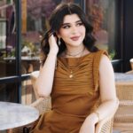 Malak Abu Zaid Instagram - شرايكم بالنفنوف؟ من المصممة @dresses_girlss بعدسة @munera.photo