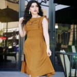 Malak Abu Zaid Instagram - شرايكم بالنفنوف؟ من المصممة @dresses_girlss بعدسة @munera.photo