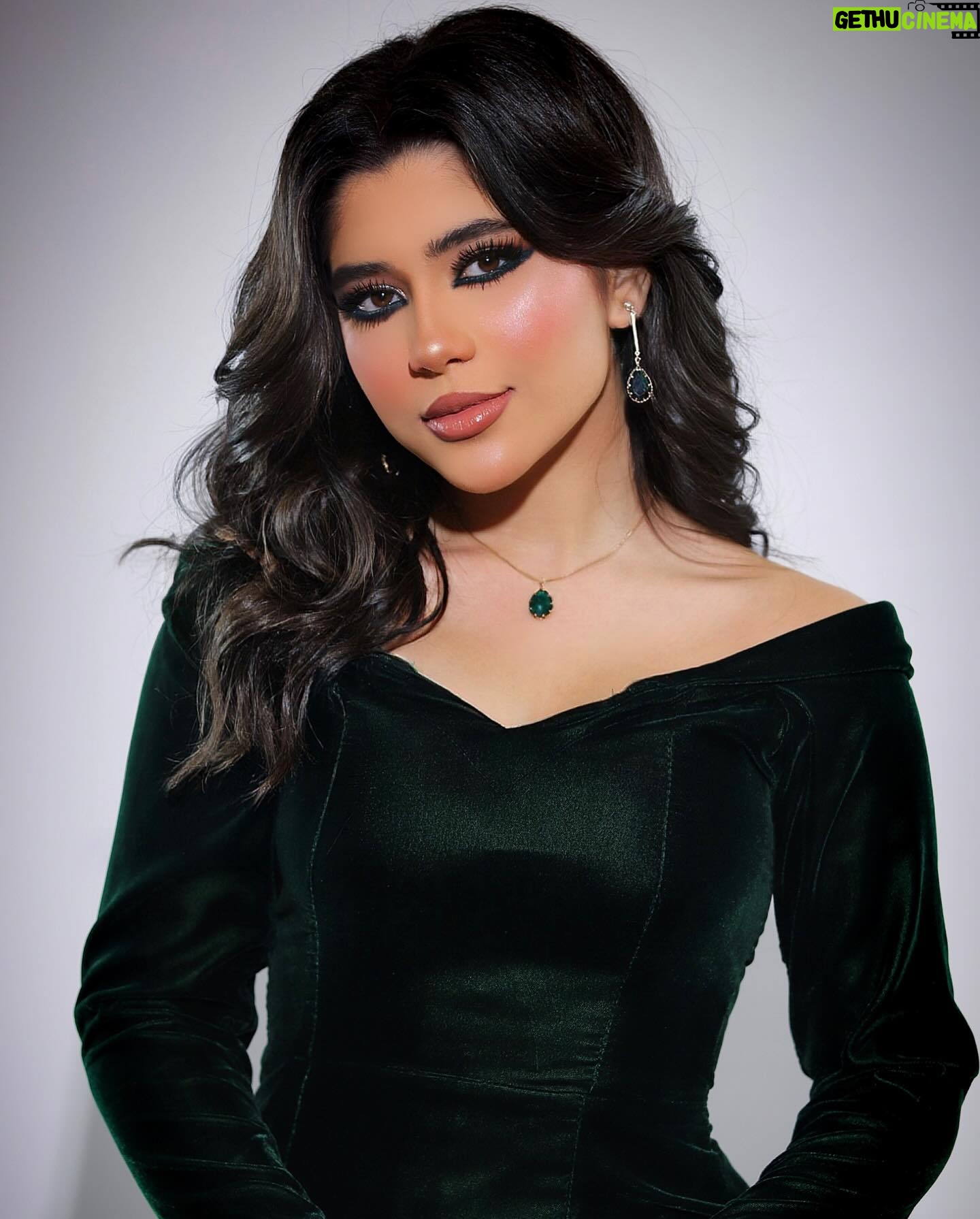 Malak Abu Zaid Instagram - - شخصية ياسمين بمسلسل #بعد_غيابك_عني 🤍 . . . اخراج : #سائد_الهواري @saedalhawwari 🎬 تأليف : #علياء _الكاظمي @alyaa_story ✍️ انتاج #شركة _دريم @dream.picturesss 💪 photos by : @mq_photoshoot makeup by : @esraa.makeupartistt hair style : @beautysisters.salon Stylist @dr.desho . #ما_شاء_الله #ملك_ابو_زيد #مسلسل#بعد_غيابك_عني