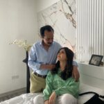 Malak Abu Zaid Instagram - - وخلص مسلسل #بعد_غيابك_عني 🥹 شكرا لكل الكاست على تعبكم ومجهودكم ، وشكرا لخالتي الهام @elhamalfadalah وعمي شهاب @shehabaljowhar على اختيارهم لي في دور " ياسمين " واتمنى اني كنت قد الثقه وايد استانست بالشغل معاكم ، كنتوا عايلتي الثانيه🫶🏻 ابوي واستاذي تركي اليوسف @trkealyousef شكرا لانك كنت اب حقيقي لي بالمسلسل وبالصج ، واايد فخوره اني اشتغلت معاك 🫶🏻 كل الشكر للكاتبه الرائعه الي ابدعت في كتابتها @alyaa_story ، ولانج كنتي معانا بالتصوير خطوه بخطوه وتتابعين شخصياتنا وتاخذين راينا ، انا عن نفسي وايد تعلقت بشخصية ياسمين وشخصيتها كانت قريبه من شخصيتي 🤭 ، مشكوره استاذه علياء على تعبج وان شاءالله نلتقي في اعمال قادمه🫶🏻 استاذي ومخرجنا @saedalhawwari حابه اشكرك على تعبك وكلامك الحلو لي ورا كل مشهد ، واتمنى نلتقي في اعمال قادمه🫶🏻 شكر موصول طبعا مدير ادارة انتاج #حسين_يونس @hussein.younes9 مدير تصوير #علاء الحوساني @alaahosany