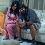 Malak Abu Zaid Instagram – –
انتهت قصة رنا في مسلسل #منت_رايق 🥹

شكرا لكم جميعاً من القلب لكل كاست العمل ، عشت معاكم احلى الكواليس بهذا العمل الممتع والخفيف وايد عالقلب ، كل الحب والشكر لمخرجتنا استاذه نهله @nahlaalfahad مشكوره على طاقتج الايجابيه ولانج كنتي دايما حريصه على نفسية الممثل وتهيئة الاجواء للمثليين باللوكيشن 

واشكر مؤلفتنا المبدعه @monaalnoofli على هالقصه الحلوه ورسمج لشخصية رنا الي وايد كانت قريبه مني وشكرا للمنتج الراقي الاستاذ يوسف الغيث @yousifalghaith  على انتاج هذا العمل المميز 

واكييييد لازم اشكر اختي ميوش @shaymaa_sulaiman الي كانت صج تعطينا من روحها الحلوه وتشجيعج لي ورا كل مشهد يااطيب اخت بالدنيا 

وخالتي شيوخ @mays.gumir اجمل خاله بالدنيا شكرا لانج كنتي السبب الرئيسي لرسم الضحكه بكل مشهد يااكثر وحده تساعدني بتنفيذ خططي🫣

شمردل عاد ( شمشون ) @abdulaziz.k.alnassar شكرا على خفة دمك ولانك بالصج كلش مو شمردلاوي 😂 ، وايد احب طاقتك وقطاتك علي

عمي عادل @shehab_hajjeya هذي مو اول مره نشتغل مع بعض وبكل عمل نشتغل فيه مع بعض اتعلم منك اكثر واكثر ، وايد احبك واحب الشغل معاك 

وليد @moe.kaz سوري على المقلب 🫣 ، وشكرا لانك كنت صديق لي واكثر واحد تشجعني ، الله يعلم شكثر اعزك وشكثر احب الشغل معاك 🫶🏻

ماانسى بوسعيد الي كله يصيدني وانا اسوي حركات غريبه ويصورني شكرا لك على لقطاتك الحلوه 🫶🏻 @azizalkhudhair 

واشكر باجي الممثلين الي ماالتقيت معاهم بمشاهد المسلسل ولكن انتوا ابدعتوا وشكرا على جهودكم 🫶🏻