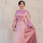 Malak Abu Zaid Instagram - اي لوك عجبكم اكثر من الاربع لوكات ؟ تقدرون تستخدمون هذا الكود علشان تاخذون الخصم : SS24MLK وهذي ارقام القطع : الاصفر 3331114 الوردي 10994979 بدلة اوف وايت : 25765779 : 26762960 / #springintoshein #sheinss2024 #sheinforall #ad