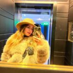 Malak Koura Instagram - Hello 2024! 👋🌷🤎