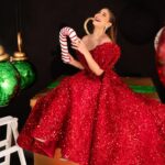 Malak Koura Instagram - Wishing everyone a Merry Christmas 🎄🎁⁣ Dress by: @samo_hagras ⁣ Christmas decorations: @eventsbyyasminmedhat ⁣ Jewellery: @michaelorojewellery Makeup: @henda.mohsen ⁣ Hair: @hemajoe_hairstylist ⁣ Photography: @abdallaphotography