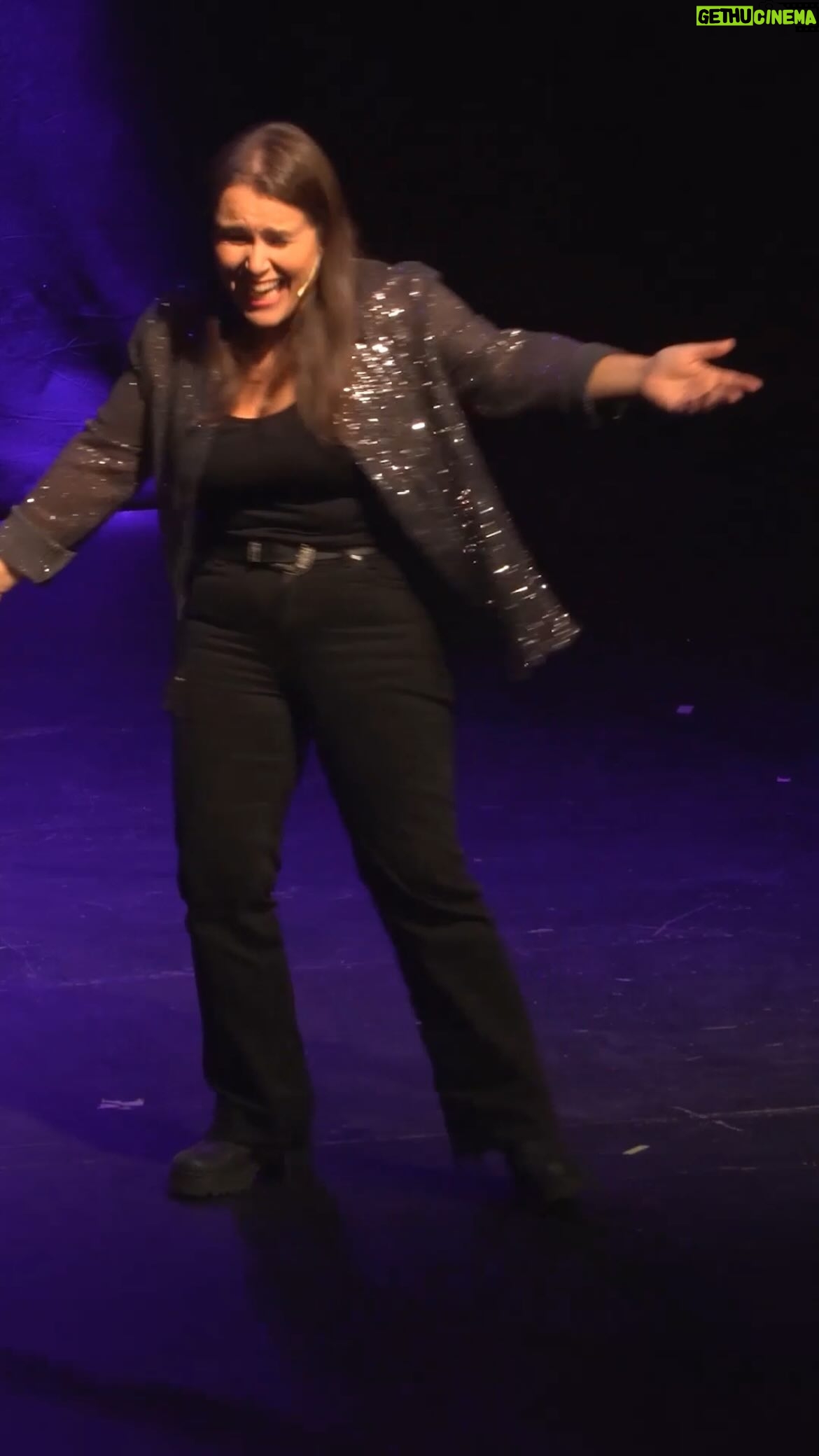 Malena Guinzburg Instagram - INGLE CON INGLE!!!! Cuántas veces dijiste: “no lo veo más” y reincidiste durante meses o años??? Todxs lo hicimos!!!! #queridodiario MAYO 🇦🇷23/5 Paseo La Plaza CABA 🇦🇷24/5 Teatro Coliseo ZÁRATE 🇦🇷25/5 Teatro Helios PALOMAR 🇦🇷31/5 Teatro Seminari ESCOBAR JUNIO 🇦🇷1/6 Sociedad Italiana SAN FERNANDO 🇦🇷7/6 Teatro Maipú BANFIELD 🇦🇷8/6 Teatro Metro LA PLATA 🇦🇷21/6 Rafael de Aguilar SAN NICOLÁS 🇦🇷23/6 Casa de la Cultura PERGAMINO 🇦🇷28/6 Sociedad Italiana SAN MIGUEL 🇦🇷29/6 Teatro UOM. SAN JUSTO JULIO 🇦🇷4/7 Centro Cultural Viedma VIEDMA 🇦🇷5/7 Teatro Auditorium PUERTO MADRYN 🇦🇷6/7 Teatro Español TRELEW 🇦🇷7/7 Asoc Italiana COMODORO RIVADAVIA 🇦🇷12/7 Teatro Cervantes QUILMES 🇦🇷13/7 Trinidad Guevara LUJÁN 🇦🇷27/7 Gran Pilar PILAR Entradas en www.malenaguinzburg.com
