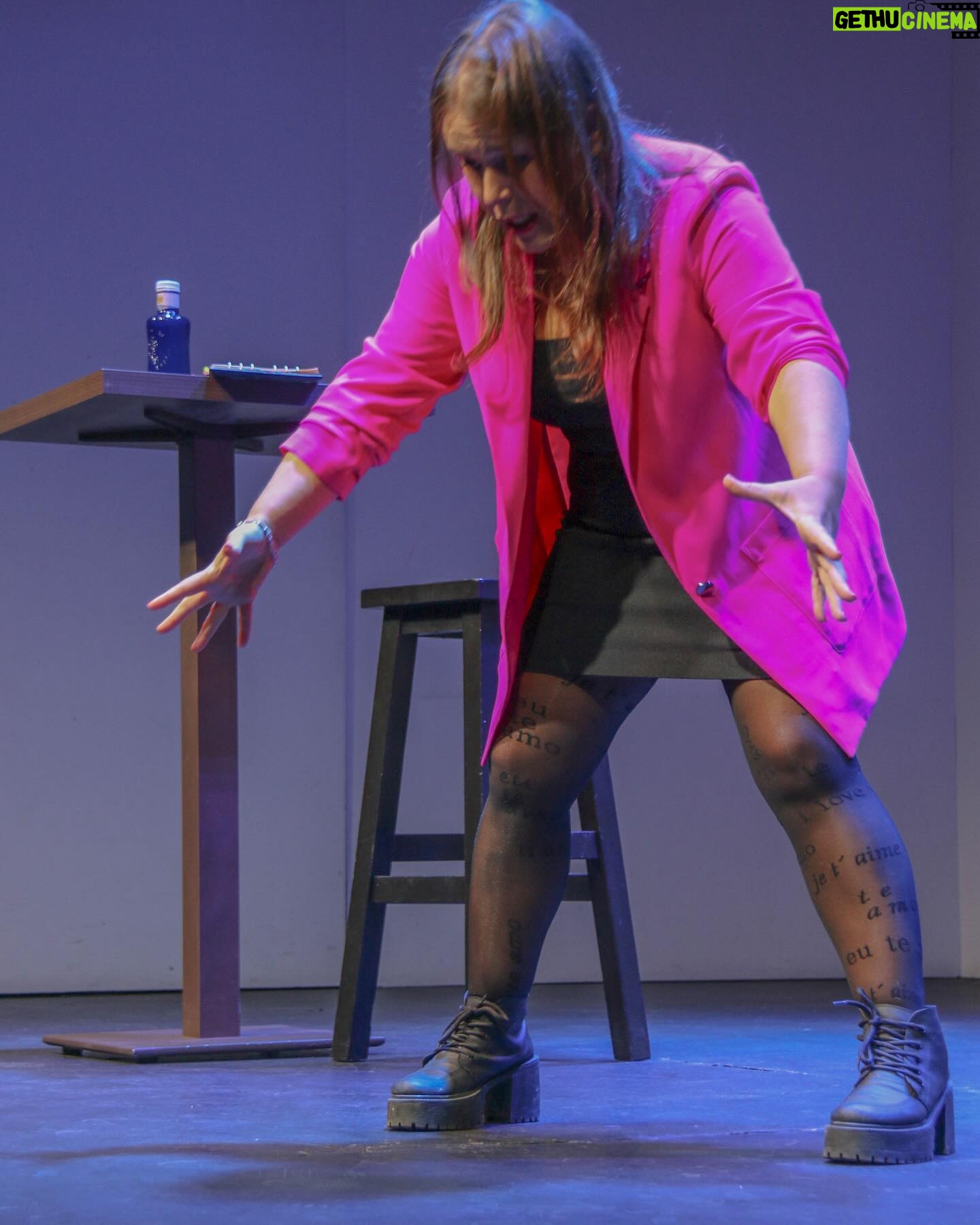 Malena Guinzburg Instagram - Trancu durante la función en Madrid! Fotos hermosas que me sacó @marurosonok !!!! Por muchas más caras así!!! Próximas funciones #queridodiario 21/3: SANTA FE 22/3: ROSARIO 28/3: CABA 1/4: CABA 5/4: SAN ISIDRO 6/4: PACHECO 12/5: SAN JUAN 13/5: MENDOZA 14/5: TUNUYAN 19/4: ASUNCIÓN 🇵🇾
