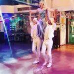 Malena Guinzburg Instagram - Ustedes saben que una época yo laburaba en Morfi y entre las locuras que hicimos fue que yo bailara musicales??? 🤷🏻‍♀️ #tbt.