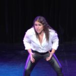 Malena Guinzburg Instagram - Hay un tutorial para todo… Qué canción pondrías para sacar la copa???? Próximas funciones #queridodiario MAYO 🇦🇷9/5 Paseo la Plaza CABA 🇦🇷10/5 Casa de Cultura SALTA 🇦🇷11/5 Teatro Mitre JUJUY 🇦🇷12/5 Teatro Alberto TUCUMAN 🇦🇷23/5 Paseo La Plaza CABA 🇦🇷24/5 Teatro Coliseo ZÁRATE 🇦🇷25/5 Teatro Helios PALOMAR 🇦🇷31/5 Teatro Seminari ESCOBAR JUNIO 🇦🇷1/6 Sociedad Italiana SAN FERNANDO 🇦🇷7/6 Teatro Maipú BANFIELD 🇦🇷8/6 Teatro Metro LA PLATA 🇦🇷14/6 La Ranchería JUNÍN 🇦🇷15/6 Casa de la Cultura PERGAMINO 🇦🇷16/6 Rafael de Aguilar SAN NICOLÁS 🇦🇷28/6 Sociedad Italiana SAN MIGUEL 🇦🇷29/6 Teatro UOM. SAN JUSTO Entradas en www.malenaguinzburg.com
