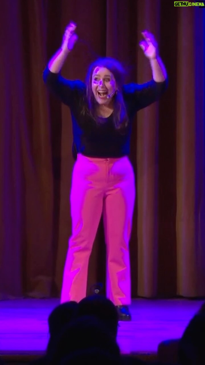 Malena Guinzburg Instagram - Momentazo en la función de BAHÍA BLANCA!! Quién no tuvo fantasías con SANDRO que tire la primera bombacha!!!! #queridodiario MAYO 🇦🇷23/5 Paseo La Plaza CABA 🇦🇷24/5 Teatro Coliseo ZÁRATE 🇦🇷25/5 Teatro Helios PALOMAR 🇦🇷31/5 Teatro Seminari ESCOBAR JUNIO 🇦🇷1/6 Sociedad Italiana SAN FERNANDO 🇦🇷7/6 Teatro Maipú BANFIELD 🇦🇷8/6 Teatro Metro LA PLATA 🇦🇷21/6 Rafael de Aguilar SAN NICOLÁS 🇦🇷23/6 Casa de la Cultura PERGAMINO 🇦🇷28/6 Sociedad Italiana SAN MIGUEL 🇦🇷29/6 Teatro UOM. SAN JUSTO JULIO 🇦🇷4/7 Centro Cultural Viedma VIEDMA 🇦🇷5/7 Teatro Auditorium PUERTO MADRYN 🇦🇷6/7 Teatro Español TRELEW 🇦🇷7/7 Asoc Italiana COMODORO RIVADAVIA 🇦🇷12/7 Teatro Cervantes QUILMES 🇦🇷13/7 Trinidad Guevara LUJÁN 🇦🇷27/7 Gran Pilar PILAR Entradas en www.malenaguinzburg.com