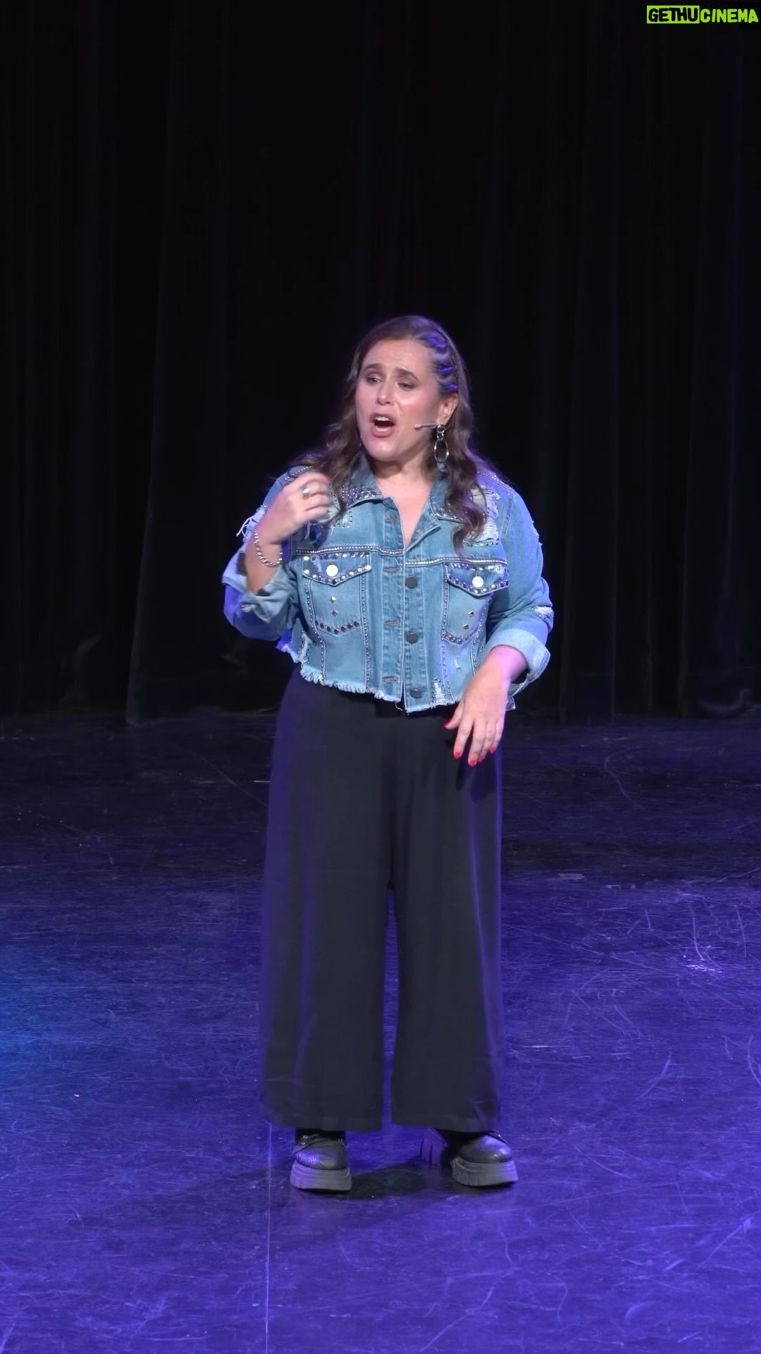 Malena Guinzburg Instagram - Qué rico un heladito en cucurucho!!! PRÓXIMAS FUNCIONES QUERIDO DIARIO!! ABRIL 🇦🇷26/4 Teatro Argentino MERCEDES (AGOTADAS) 🇦🇷27/4 Teatro Morón MORÓN (ÚLTIMAS ENTRADAS) MAYO 🇦🇷3/5 Biblioteca Rivadavia. BAHÍA BLANCA 🇦🇷4/5 CANNING 🇦🇷9/5 Paseo la Plaza CABA 🇦🇷10/5 Casa de Cultura SALTA 🇦🇷11/5 Teatro Mitre JUJUY 🇦🇷12/5 Teatro Alberto TUCUMAN 🇦🇷24/5 Teatro Coliseo ZÁRATE 🇦🇷25/5 Teatro Helios PALOMAR 🇦🇷31/5 Teatro Seminari ESCOBAR JUNIO 🇦🇷1/6 Sociedad Italiana SAN FERNANDO 🇦🇷7/6 Teatro Maipú BANFIELD 🇦🇷8/6 Teatro Metro LA PLATA 🇦🇷14/6 La Ranchería JUNÍN 🇦🇷15/6 Casa de la Cultura PERGAMINO 🇦🇷16/6 Rafael de Aguilar SAN NICOLÁS 🇦🇷28/6 Sociedad Italiana SAN MIGUEL 🇦🇷29/6 Teatro UOM. SAN JUSTO Entradas en www.malenaguinzburg.com