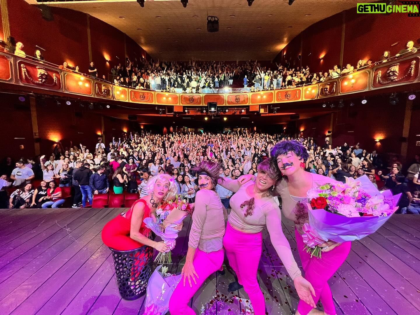 Malena Guinzburg Instagram - Volvimosssss!!!🥳🥳 Gracias a todos los que vinieron el martes! 📣Recuerden que pueden vernos presencial todos los martes 20:30 hs en @elnacionalsancorseguros o por streaming adquiriendo las entradas en @passline_argentina (links en bio) Somos #LasChicasDeLaCulpa @connieballarini @fermetilli @mguinzburg @nataliacarulias