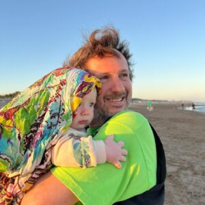 Malena Pichot Instagram - La cara de rafi viendo el mar por primera vez y mi dorima @lealopa haciendo un corazón con el pelo de la alegría
