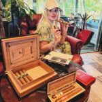 Malillany Marín Instagram - #24FestivalHabano. Como un Habano no hay ! 🇨🇺💨❤️ @habanos_oficial Fumar Habanos es todo un arte !!desde el cortador , como lo prendes ,tu cenicero ,en casa tú humidor . hasta donde lo compras y cuál eliges ,todo cuenta una historia. Soy nacida en la isla donde se da el mejor tabaco del mundo . 😍Es para nosotros parte de nuestra idiosincrasia! Es un olor que siempre me remite a cosas alegres y a mi tierra natal .Nunca olvidaré la sensación de la primera vez que encendí un habano .. una historia de amor para toda la vida . Esta es mi selección para esta edición de el Festival de Habanos #cohibaideales