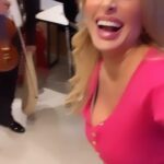 Malillany Marín Instagram - 🙊😂😂😂🥶 a horas de mi cumpleaños solo puedo decir Gracias 🙏🏻 🙏🏻🙏🏻😍 soy muy Feliz 😀 gracias a todos los que de alguna manera me han hecho crecer este año, me han hecho reír ! Han estado para mí en las buenas y en las malas . Que viva la vida y que el universo les triplique sus deseos para mi ! Acá bromeando como siempre desde el set 😜 saludando con sombrero ajeno 😜