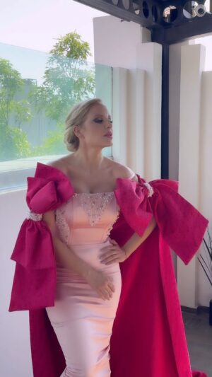 Malillany Marín Instagram - Ya en CDMX trabajando en domingo para ustedes ya verán de qué se trata gracias @valadezleal 💗 @soundlouder_rp dress by @deyranavarreteoficial 💝
💋@themakeupersmx