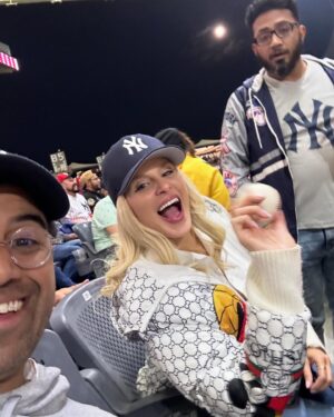 Malillany Marín Instagram - Un día  especial 💙⚾️ #yankees #beisbol  @yankees @diablosrojosmx ☺️😉
Y  mi querido amigo y hermano de generación @isaacsalamef  luego les subimos reel 
Soy muy feliz!!!