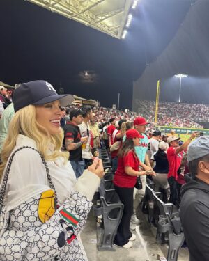 Malillany Marín Instagram - Un día  especial 💙⚾️ #yankees #beisbol  @yankees @diablosrojosmx ☺️😉
Y  mi querido amigo y hermano de generación @isaacsalamef  luego les subimos reel 
Soy muy feliz!!!