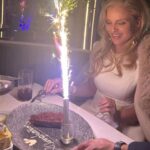 Malillany Marín Instagram - A un día de mi cumpleaños 🎂 23 th pre cumpleaños . Celebrando entre amigos ☺️ ❤️🙏🏻🙏🏻🙏🏻que viva la vida 😃 .