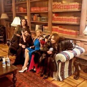 Malillany Marín Instagram - 🙈😅 así las cosas compañerismo risas y uno que otro reel entre escenas trabajando para ustedes con amor @vivirdeamorof @gabyspanictv @isadora_gonz @eugeniacauduromx @amairaniromerogu y una servidora ..😜💃🏼💃🏼💃🏼💃🏻💃🏽🎭