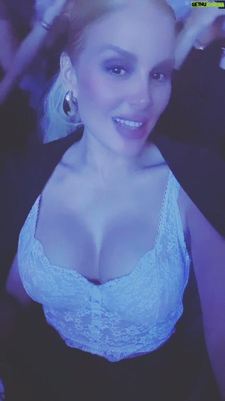 Malillany Marín Instagram - 🩵👯♀️👯♀️ Padrísimo concierto a auditorio lleno de @oficialyuri y @cristiancastro en verdad no se los pierdan ! Gracias @cabrolina32 nos divertimos muchísimo todas 👯♀️👯♀️