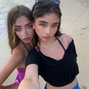 Malina Weissman Instagram - filmed a music vid for my sista🎀Coming out next week 🌴