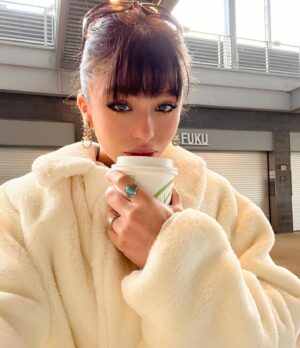 Malina Weissman Instagram - What’s your favorite snack? 🥖