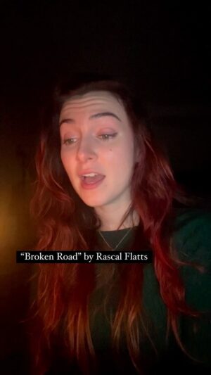 Malinda Kathleen Reese Instagram - I saw a few people singing this and thought why not 🥰 @rascalflatts #country #folk #siren #singer #reverb #candlelight #brokenroad