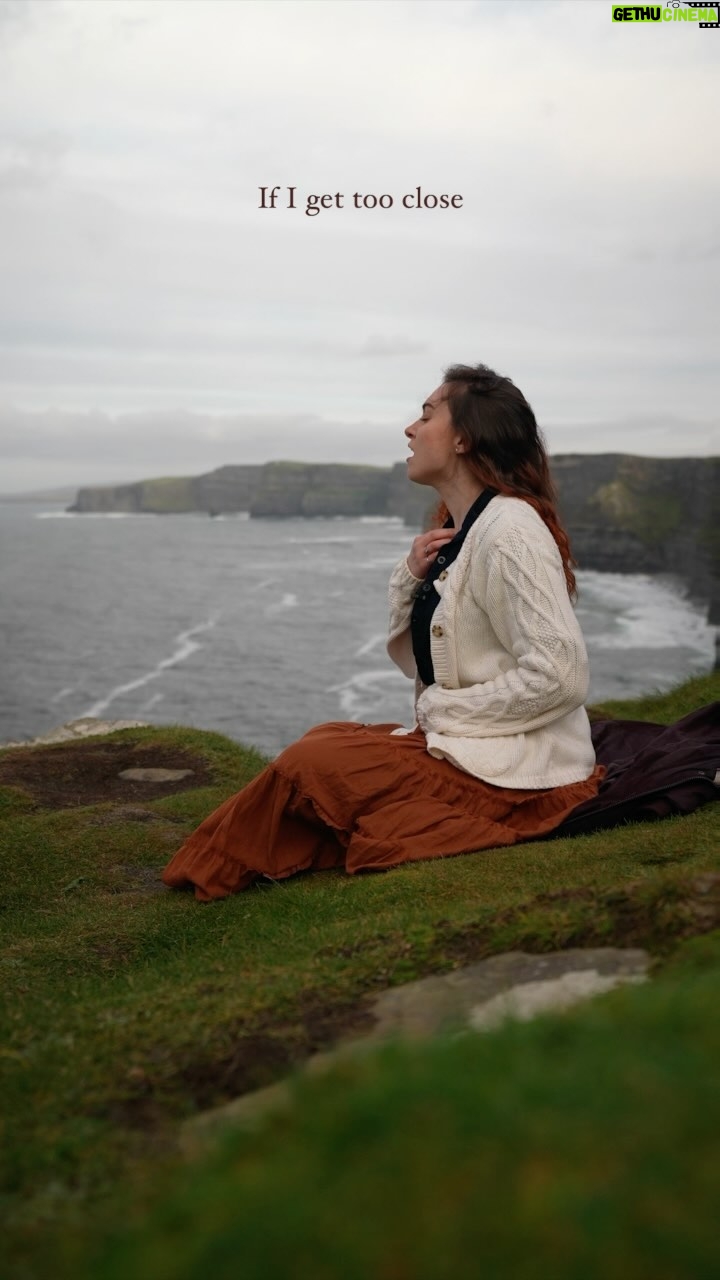 Malinda Kathleen Reese Instagram - Northern Attitude by Noah Kahan on the Cliffs @noahkahanmusic Filmed by @brian.ok #noahkahan #ireland #irish #singer #siren #folk