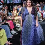 Mallika Dua Instagram – If it’s not you being a sample size, it’s the fact that you aren’t an nepo babe, or a South Delhi fashion gatekeeper or Mercury retrograde or something else. It’s not always the easiest getting designers to dress you when you love to dress up for most imagine their creations on a mannequin. 

Not @urvashikaur though. She makes clothes for human beings that come with their own voices,sizes and colour. All of which cannot be defined by and contained in sample size dimensions. Her clothes don’t conform, or force you to. 

This is why it was pure joy being part of 15 years of Urvashi Kaur at Lakme fashion week and walking alongside all of Urvashi’s muses,each  so accomplished, fearless and unique. 

Thank you for creating this beautiful show and for always making us part of your vibrant, inclusive, free size world, UK! 

#UrvashiKaur  #LakméFashionWeekxFDCI #LakméFashionWeek #LFWxFDCI #LFW #FDCI

@lakmefashionwk @lakmeindia @nexaexperience @fdciofficial @r1seworldwide @reliancebrandsltd

Styling: @dhfranklin
Makeup: @eshwarlog 
Hair: @dellsi.mody 
Show director: @lubna.adam
Backstage: @delnazd 
Music: @martinduboismdub