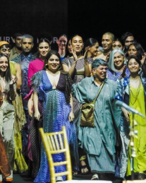 Mallika Dua Instagram - If it’s not you being a sample size, it’s the fact that you aren’t an nepo babe, or a South Delhi fashion gatekeeper or Mercury retrograde or something else. It’s not always the easiest getting designers to dress you when you love to dress up for most imagine their creations on a mannequin. 

Not @urvashikaur though. She makes clothes for human beings that come with their own voices,sizes and colour. All of which cannot be defined by and contained in sample size dimensions. Her clothes don’t conform, or force you to. 

This is why it was pure joy being part of 15 years of Urvashi Kaur at Lakme fashion week and walking alongside all of Urvashi’s muses,each  so accomplished, fearless and unique. 

Thank you for creating this beautiful show and for always making us part of your vibrant, inclusive, free size world, UK! 

#UrvashiKaur  #LakméFashionWeekxFDCI #LakméFashionWeek #LFWxFDCI #LFW #FDCI

@lakmefashionwk @lakmeindia @nexaexperience @fdciofficial @r1seworldwide @reliancebrandsltd

Styling: @dhfranklin
Makeup: @eshwarlog 
Hair: @dellsi.mody 
Show director: @lubna.adam
Backstage: @delnazd 
Music: @martinduboismdub