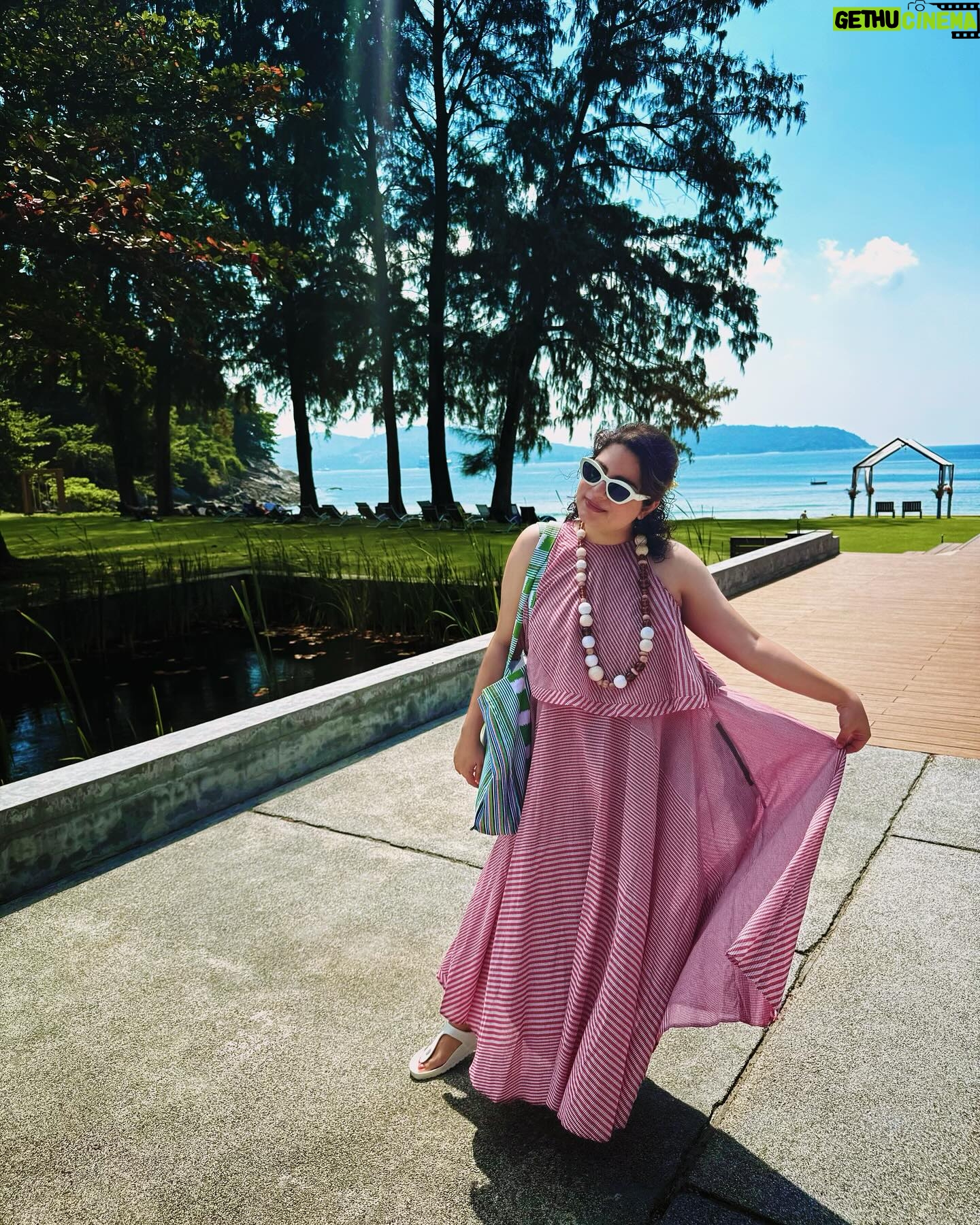 Mallika Dua Instagram - No vacation from phaishun for didi 🌴✌🏻🧳💅🏻 Kaunsi best?