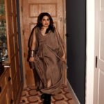 Mallika Dua Instagram – 🟫🫧Drink and dance🫧🟫