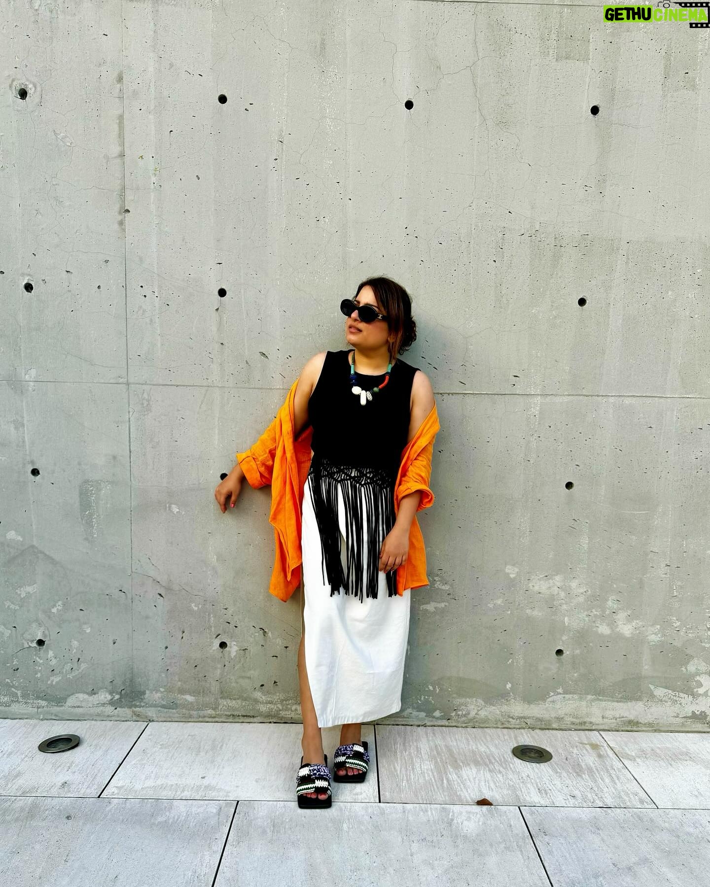 Mallika Dua Instagram - No vacation from phaishun for didi 🌴✌🏻🧳💅🏻 Kaunsi best?