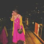 Mallika Dua Instagram - No vacation from phaishun for didi 🌴✌🏻🧳💅🏻 Kaunsi best?