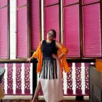 Mallika Dua Instagram - No vacation from phaishun for didi 🌴✌🏻🧳💅🏻 Kaunsi best?