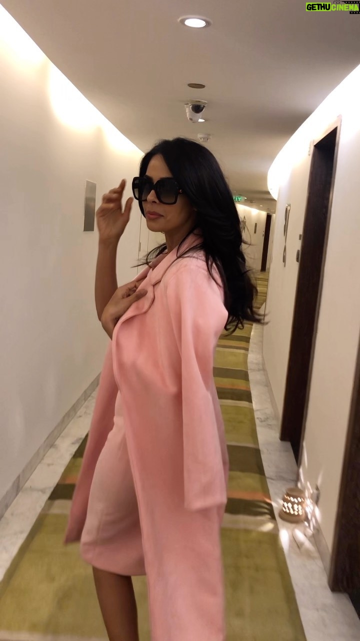 Mallika Sherawat Instagram - 🌸🌸 . . . . . . . . . . #makeuptime #eyemakeupideas #glamour #lookoftheday #styleoftheday #beauty #fashiontips #glamourshots #glamourphotography #glamorous #goodvibe #goodvibes #happiness #happylife #livethemoment #coolday #happymood #lifeisbeautiful #positive
