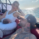Maluma Instagram - Desde que te conocí supe que serías las mamá de mis hijos 🤍.. Gracias Madres, son TODO!