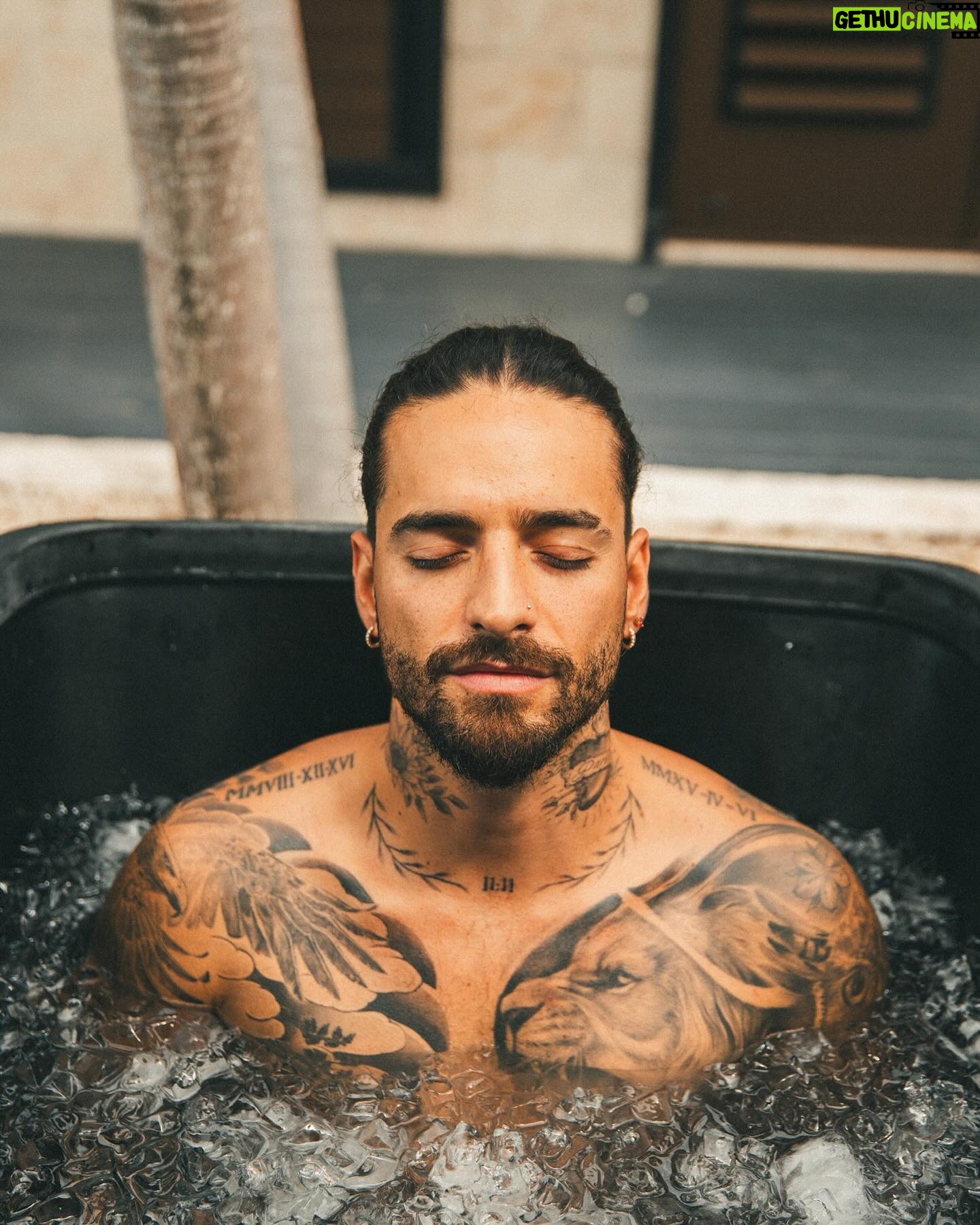 Maluma Instagram - Juan Luis hace dos años vivía el mejor momento de su vida, hoy se repite 💘 — Se imaginan el próximo “MEDALLO EN EL MAPA” ya con la Baby a bordo??? 🥹 Pa’ cuando pues?? Ustedes mandan!! 💜🏟️