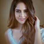 Malvi Malhotra Instagram - Let your happiness be the light that guides you through the darkest times .. Happy Diwali and Bandi Chhor Diwas Love and light 🪔💫 PC — @deepak_das_photography HMUA — @monashairandbeauty Styling — @krishi1606 Ensemble by — @labelj09 — #malvimalhotra