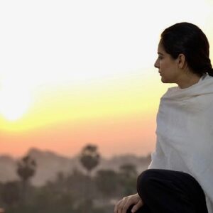 Malvi Malhotra Instagram - Witnessed the most beautiful sunrise at @abhyasschoolofyoga 
Before going to hectic days , thought of giving myself a detox , a calmness , conscious breathing , Purnima Havan , Aryuvedic therapies , Satvik delicious food made with so much of love , yoga , pranayama , meditation.
These are actually greatest treasures.  Be compassionate towards yourself.
The gaps you find between your thoughts is the actual bliss . 

  STILLNESS
 
Thank you everyone at Abhyas for introducing me to this practice.