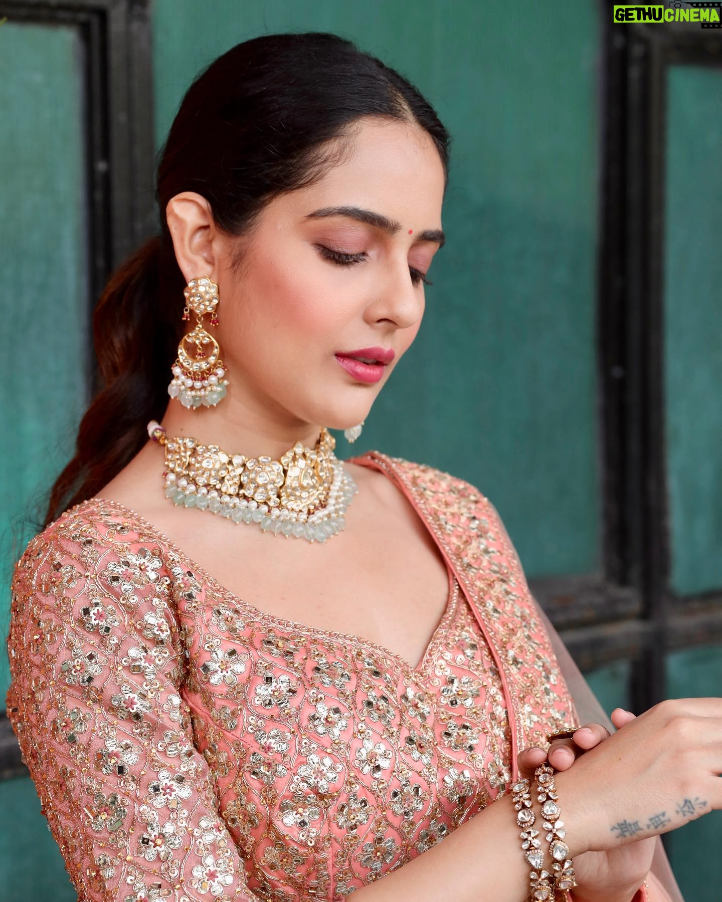 Malvi Malhotra - 3 Likes - For @dhananijewelsss
@diva.dipti24
HMUA — @hairandmakeupbypinks
— #malvimalhotra