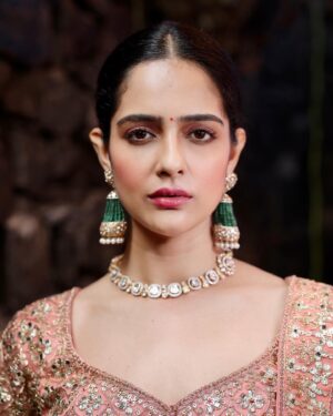 Malvi Malhotra Instagram - For @dhananijewelsss 
@diva.dipti24 
HMUA — @hairandmakeupbypinks 

— #malvimalhotra
