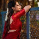 Malvi Malhotra Instagram - Raw and candid 🫶 Photographer @arvindkannanphotography ~~ Actress @malvimalhotra ~~ MUA @ratnamakeupartist ~~ Hairstyles @style_with_anbu ~~ JEWELLERY @chennai_jazz ~~ Costume Designer @dharaniofficialpage ~~ Shoot Assist by @kiladi_subash