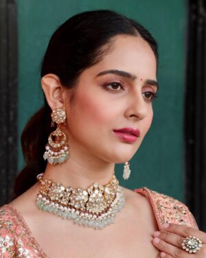 Malvi Malhotra Instagram - For @dhananijewelsss 
@diva.dipti24 
HMUA — @hairandmakeupbypinks 

— #malvimalhotra